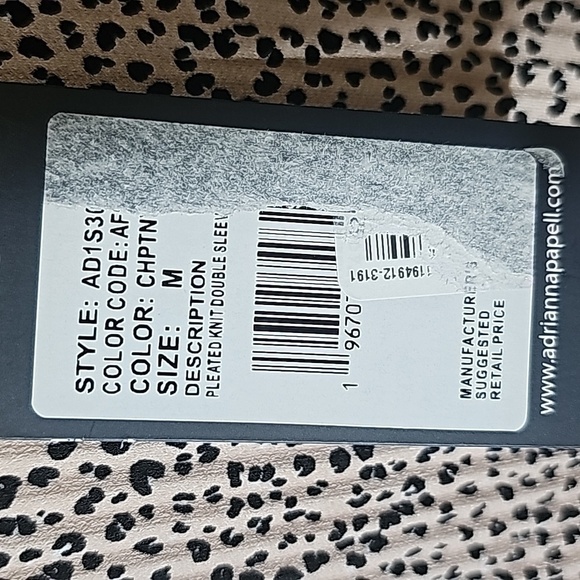 Adrianna  Papell, NWT women's blouse.  Size medium.  Cream with black geometric. - Picture 7 of 12